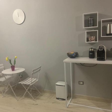 Le Stanze Di Dalia Bed & Breakfast โครโตเน ภายนอก รูปภาพ