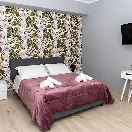 Le Stanze Di Dalia Bed & Breakfast โครโตเน ภายนอก รูปภาพ