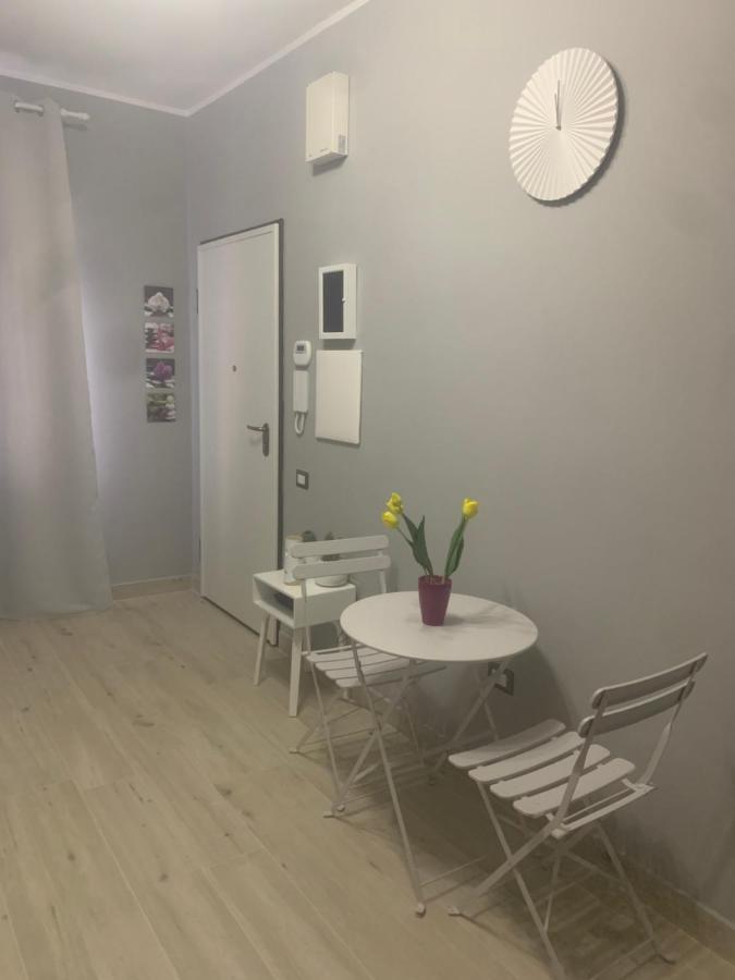 Le Stanze Di Dalia Bed & Breakfast โครโตเน ภายนอก รูปภาพ