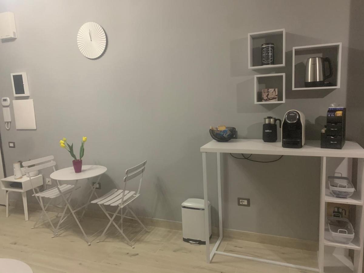 Le Stanze Di Dalia Bed & Breakfast โครโตเน ภายนอก รูปภาพ