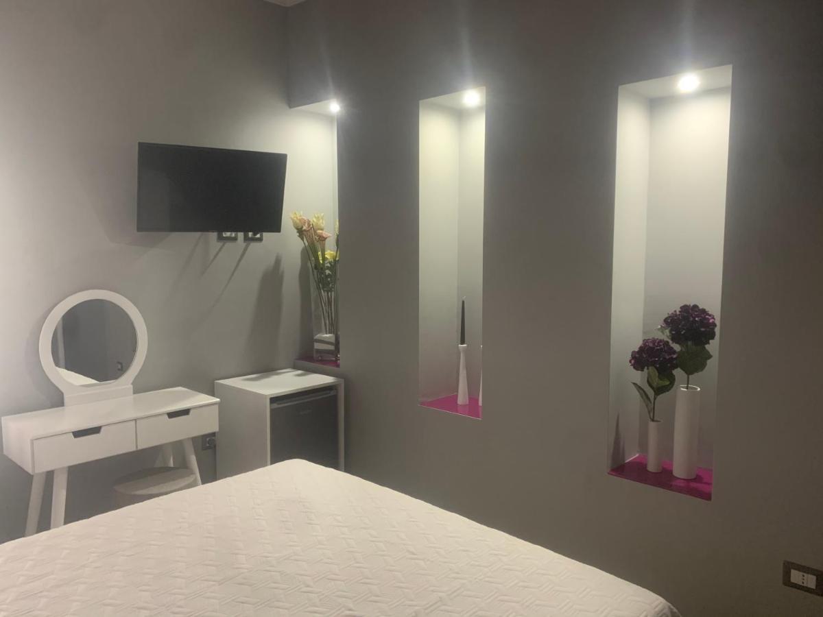 Le Stanze Di Dalia Bed & Breakfast โครโตเน ภายนอก รูปภาพ