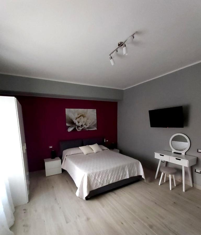 Le Stanze Di Dalia Bed & Breakfast โครโตเน ภายนอก รูปภาพ