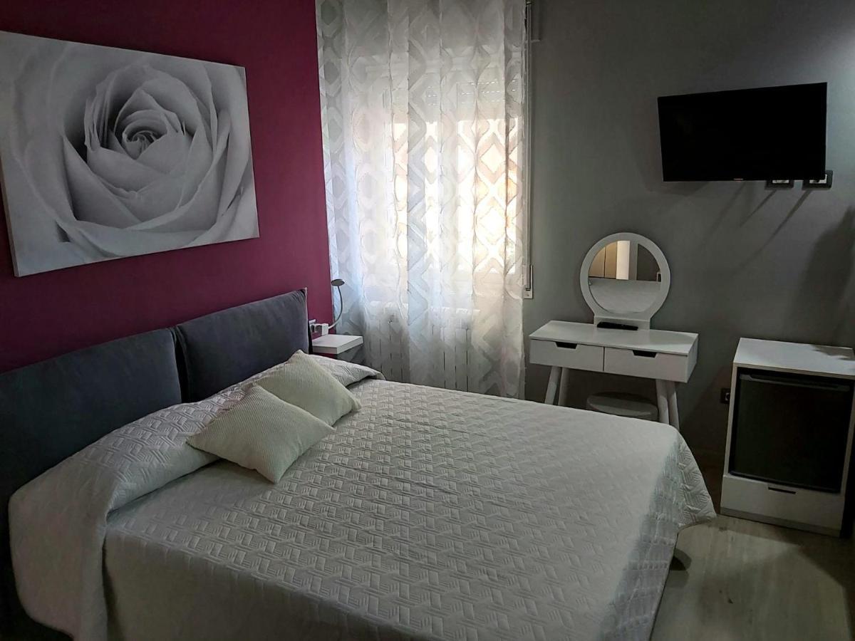 Le Stanze Di Dalia Bed & Breakfast โครโตเน ภายนอก รูปภาพ
