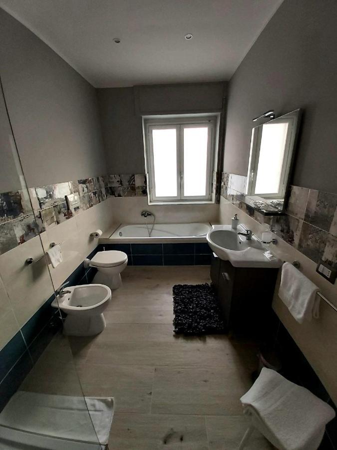 Le Stanze Di Dalia Bed & Breakfast โครโตเน ภายนอก รูปภาพ