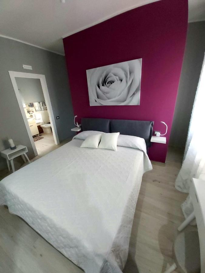 Le Stanze Di Dalia Bed & Breakfast โครโตเน ภายนอก รูปภาพ