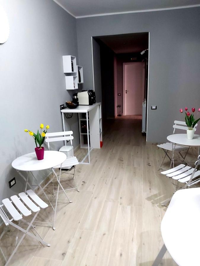 Le Stanze Di Dalia Bed & Breakfast โครโตเน ภายนอก รูปภาพ