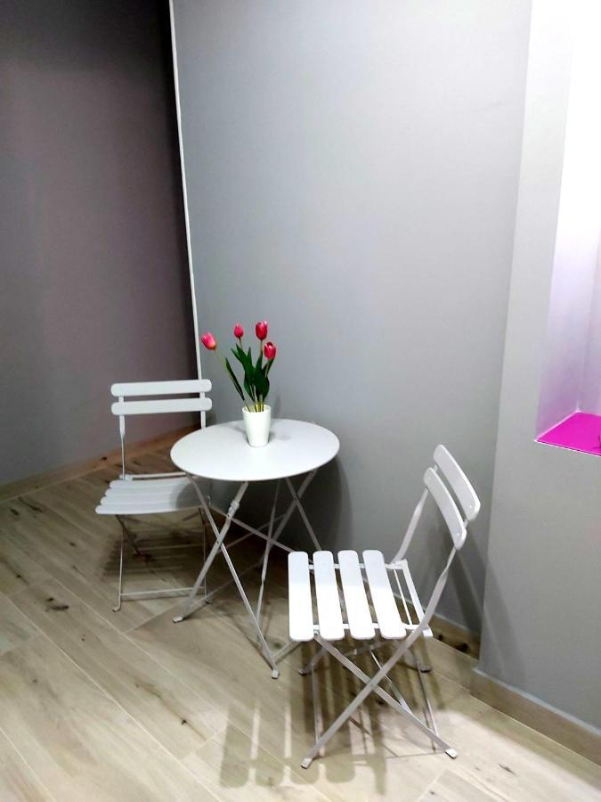 Le Stanze Di Dalia Bed & Breakfast โครโตเน ภายนอก รูปภาพ