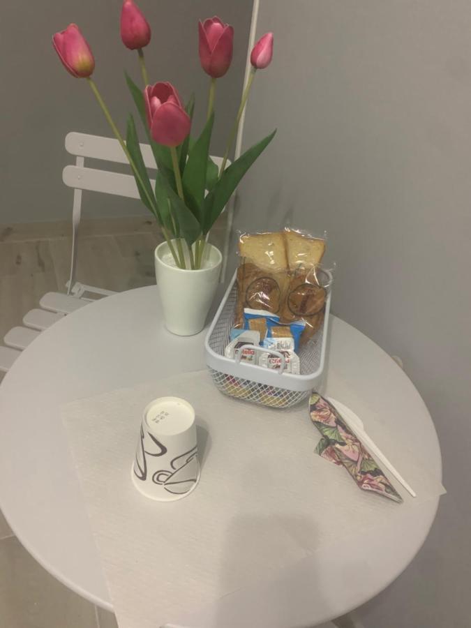 Le Stanze Di Dalia Bed & Breakfast โครโตเน ภายนอก รูปภาพ