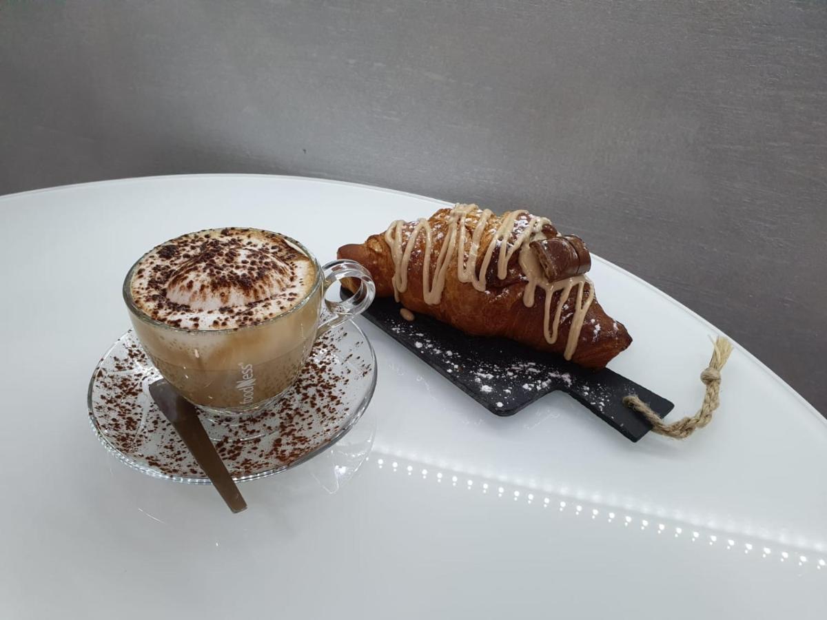 Le Stanze Di Dalia Bed & Breakfast โครโตเน ภายนอก รูปภาพ